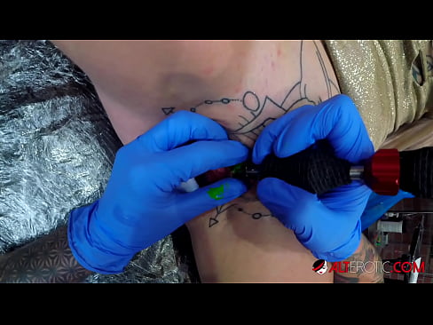 ❤️ Sully Savage-k izugarri tatuatu zuen klitorian tatuaje bat egin zuen ❤ Kalitatezko pornoa gurean eu.dreamlandpassionfever.ru ❌️